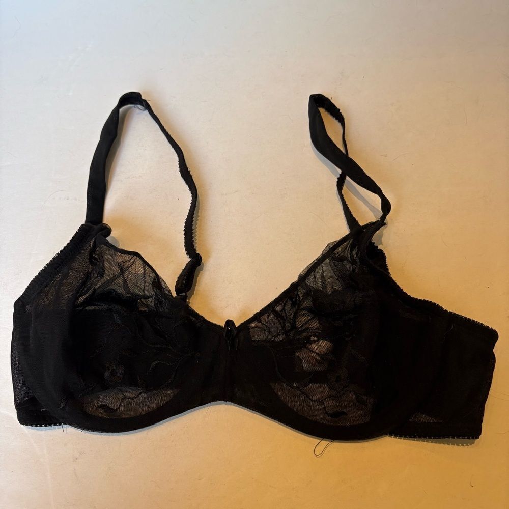 Victoria's Secret Black Lace Underwire Bra No padding Size 36C